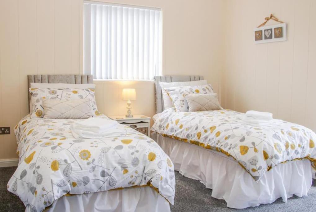 Fabulous Detached Lodge With Hot Tub Two Nights Minimum Stay Bridgnorth Exteriör bild