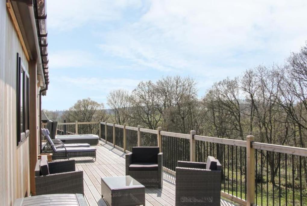 Fabulous Detached Lodge With Hot Tub Two Nights Minimum Stay Bridgnorth Exteriör bild